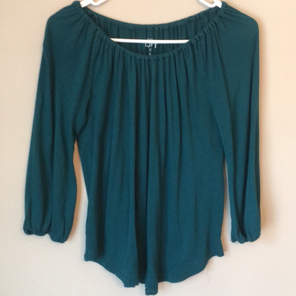 Three quarter sleeve top